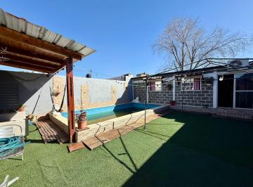 Casa · 180m² · 6 Ambientes · 2 Cocheras · Casa en Villa Adela
