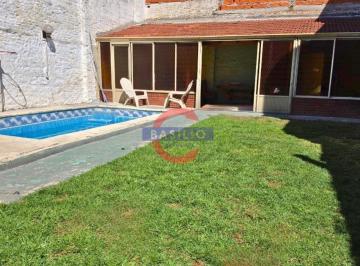 Casa · 161m² · 4 Ambientes · 1 Cochera · Venta | Casa 4 Ambientes en Lote Propio con Jardín y Pileta – Villa Adelina