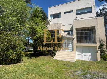 Casa · 276m² · 5 Ambientes · 3 Cocheras · Venta Casa en El Cube