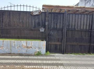 Casa de 3 ambientes, Lanús · Casa con Fondo y Entrada Para Autos