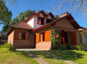 Casa de 4 ambientes, Ostende · Chalet Tradicional Muy Cerquita del Mar