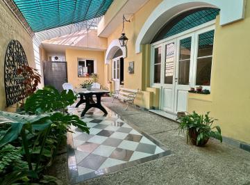 Casa · 299m² · 7 Ambientes · 1 Cochera · Hermosa Casa en Zona Centro de La Ciudad - Cochera - Patio - Ideal Familia - Emprendimiento
