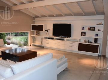 Casa · 446m² · 6 Ambientes · 1 Cochera · Casa en Saint Thomas Norte