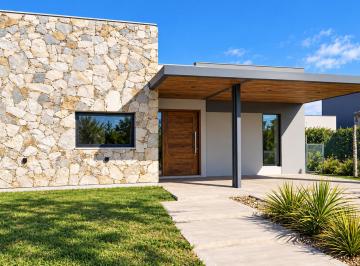 Casa de 5 ambientes, Puente de Hierro · En Venta Casa a Estrenar en B° Las Cortaderas III