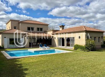 Casa · 365m² · 8 Ambientes · Venta Alquiler en Ayres de Pilar