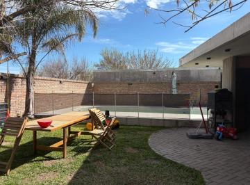 Casa · 159m² · 6 Ambientes · 1 Cochera · Casa en Venta en Funes - 3 Dorm.