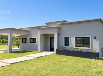 Casa · 151m² · 4 Ambientes · 2 Cocheras · Casa en Venta en Barrio Privado Monet - a Estrenar