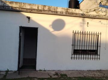Departamento de 2 ambientes, Florencio Varela · Alquiler, 2 Ambientes, a 30 m Aprox de Av Senzabello, Sobre Calle Carlos Gardel, Florencio Varela.