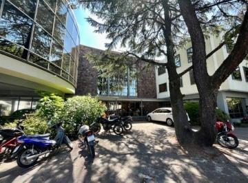 Oficina comercial · 84m² · 4 Ambientes · 2 Cocheras · Oficina en San Isidro