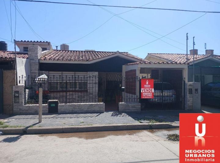 Casa · 220m² · 7 Ambientes · 1 Cochera