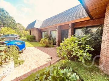 Casa · 285m² · 8 Ambientes · 2 Cocheras · Venta - Permuta - Hermosa Casa Sobre Dos Lotes 1600 m² en Pilar del Lago Country Club