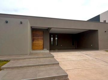 Casa de 5 ambientes, Maipú · Casa a Estrenar en Venta en Barrio Ciro de Vieytes