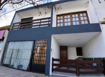 Casa · 128m² · 3 Ambientes · 1 Cochera · Venta Casa con Local Arroyo Seco