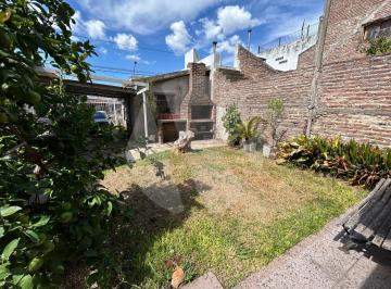 Casa · 100m² · 4 Ambientes · 7 Cocheras · Venta Casa 4 Ambientes con Patio y Cochera en El Palomar
