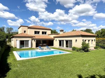 Casa · 365m² · 5 Ambientes · 2 Cocheras · Casa en Alquiler en Ayres de Pilar, Pilar, G. B. a. Zona Norte