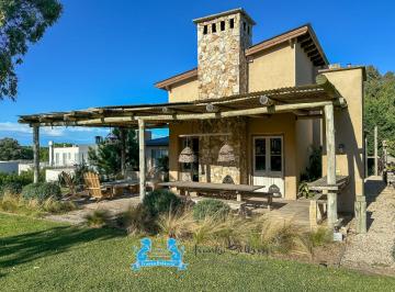 Casa de 4 ambientes, Costa Esmeralda · Venta Casa Barrio Golf en Costa Esmeralda: Suite, Playroom, Galería y Parrilla