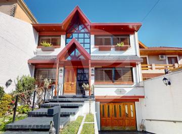 Casa · 364m² · 5 Ambientes · 3 Cocheras · Venta Casa en Ciudad Jardín del Palomar 5 Ambientes Pileta Quincho Parrilla Apto Crédito