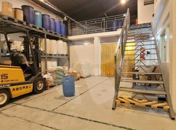 Bodega-Galpón · 320m² · 2 Cocheras · Venta Galpón Deposito en General San Martin Excelente Ubicación.