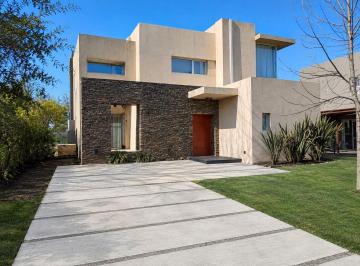 Casa · 237m² · 6 Ambientes · Casa en Venta en Los Sauces, Nordelta, Tigre