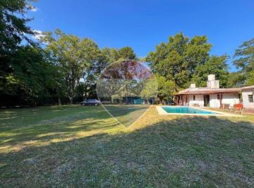 Quinta vacacional · 80m² · 2 Dormitorios · Excelente Quinta Doble Lote 1400 M².pileta. Quincho!