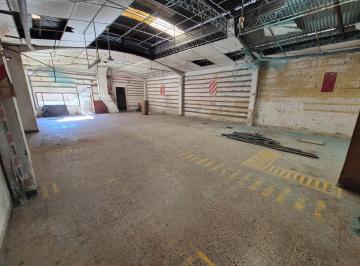 Bodega-Galpón · 413m² · Alquiler Galpón/deposito + Oficinas / 2 Plantas