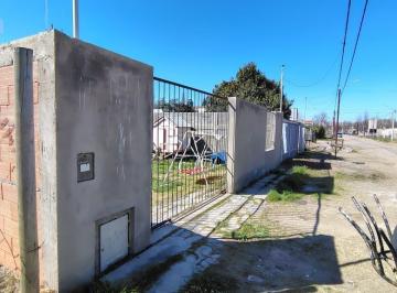 Casa · 150m² · 5 Ambientes · 2 Cocheras · Casa con Pileta en Barrio La Encantada
