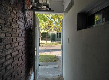 Casa de 3 ambientes, Hurlingham · Venta Casa 3 Ambientes Hurlingham con Doble Cochera