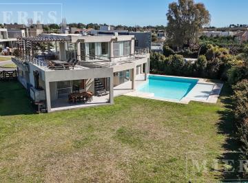Casa · 290m² · 4 Ambientes · 2 Cocheras · Casa en Venta Sobre Lote Interno en Barrio El Atardecer Haras Santa Maria, Loma Verde