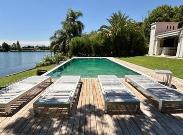 Casa · 515m² · 8 Ambientes · 5 Cocheras · Casa en La Isla Al Lago