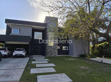 Casa · 327m² · 5 Ambientes · 2 Cocheras · Casa en Venta, Terravista, General Rodríguez
