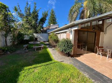 Casa · 180m² · 4 Ambientes · 2 Cocheras · Venta Casa 4 Amb / Jardin / Quincho / Cochera