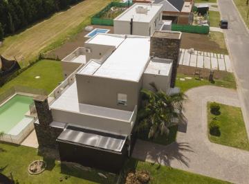 Casa · 309m² · 5 Ambientes · 4 Cocheras · Casa en Venta El Rebenque 5 Ambientes