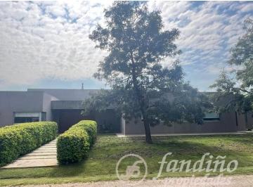 Casa · 450m² · 8 Ambientes · 7 Cocheras · Casa en Fincas de San Vicente II