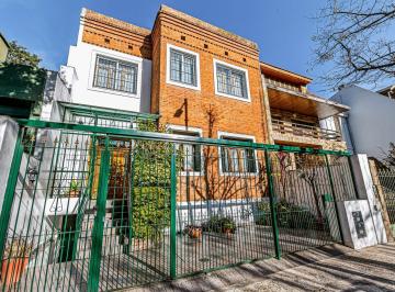 Casa · 289m² · 5 Ambientes · Casa de Estilo en Belgrano R con Jardín, Parrilla y Sótano a m de Plaza Castelli
