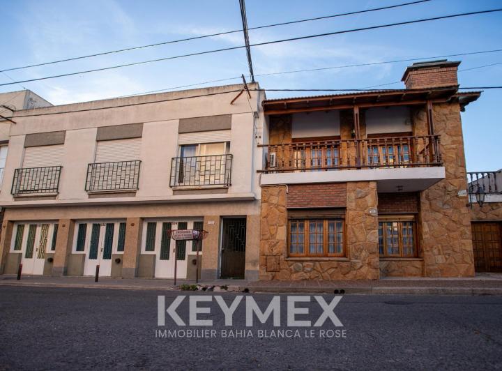 Casa · 1018m² · 5 Ambientes · 1 Cochera