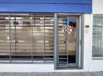Local comercial · 35m² · 1 Ambiente · Local Al Frente. Castelli 3100. Superficie 35 m. con Patio