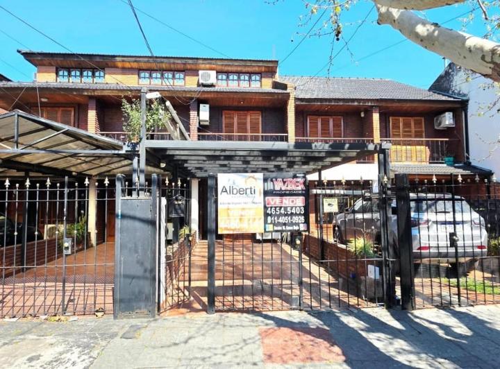 Casa · 130m² · 4 Ambientes · 1 Cochera