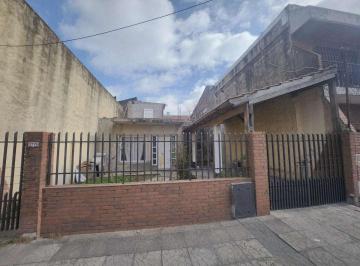 Casa · 63m² · 3 Ambientes · 1 Cochera · Venta Casa 3 Amb Lote Propio - Cochera en Caseros