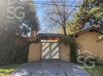 Casa · 286m² · 5 Ambientes · 4 Cocheras · Casa Quinta en Venta 5 Ambientes Parque Leloir