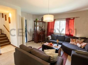 Casa · 130m² · 4 Ambientes · 1 Cochera · Dúplex en Venta de 3 Dorm. en Villa Elisa