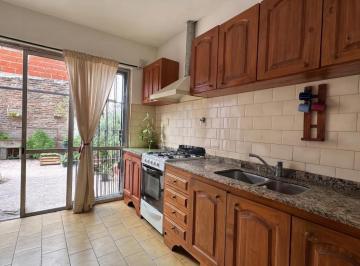 Casa · 160m² · 6 Ambientes · 2 Cocheras · Casa en Venta en Quilmes, 6 Amb con Cochera y Patio