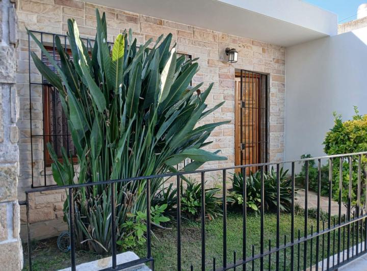 Casa · 122m² · 4 Ambientes · 1 Cochera