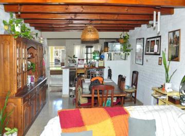 Casa · 145m² · 5 Ambientes · 1 Cochera · Venta Casa 5 Ambientes en Burzaco con Jardin y Cochera