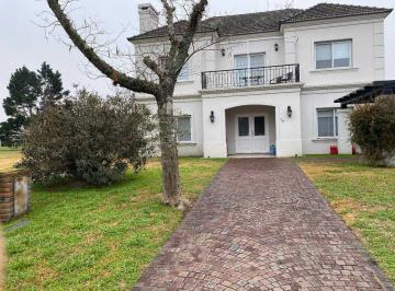 Casa · 260m² · 6 Ambientes · 2 Cocheras · Alquiler Barrio Cerrado Ayres del Pilar / 4 Dormit