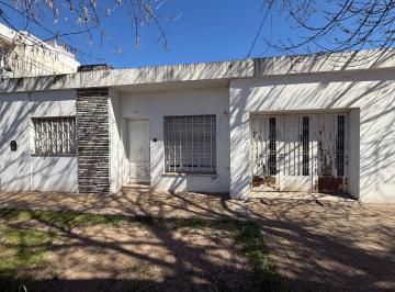 Casa · 106m² · 5 Ambientes · 2 Cocheras · Casa en Venta en Pergamino con Garage