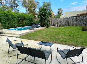 Casa · 160m² · 5 Ambientes · 4 Cocheras · Casa en Alquiler en Lote Interno Barrio Privado Alvarez del Bosque