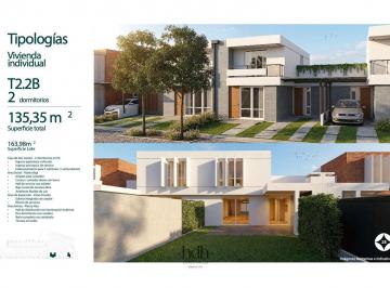 Casa · 187m² · 6 Ambientes · 1 Cochera · Casa Venta en Housing 2 Dorm. 2 Baños con Pileta Sum