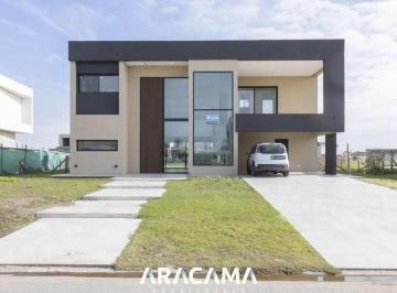 Casa · 269m² · 5 Ambientes · 2 Cocheras · Casa en Venta en Terralagos
