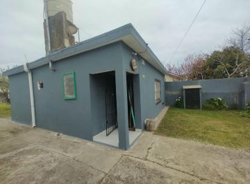 Casa de 3 ambientes, Miramar · Casa con Quincho