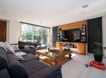 Casa · 550m² · 7 Ambientes · 5 Cocheras · Casa en Venta en Don Carlos | 4 Dorm.